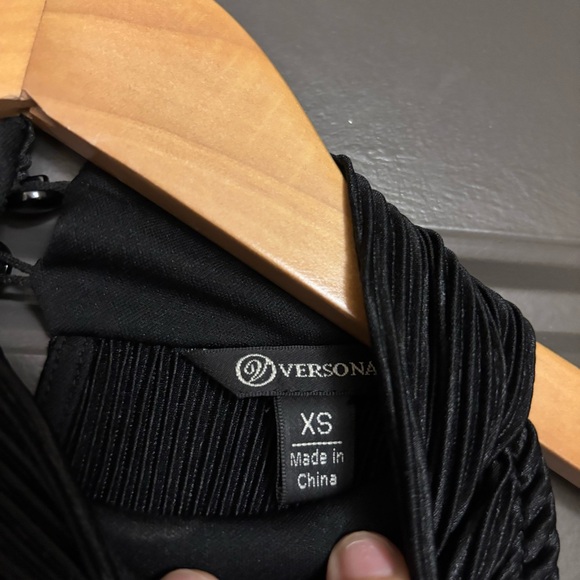 NWOT Black Sleeveless Pleated Top - Picture 2 of 3